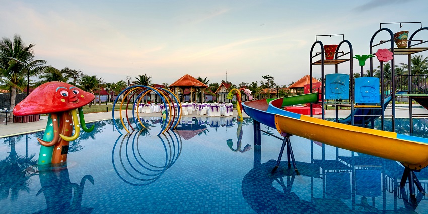 Madhavbaug Farm and Waterpark combines adventure with scenic relaxation opportunities.
