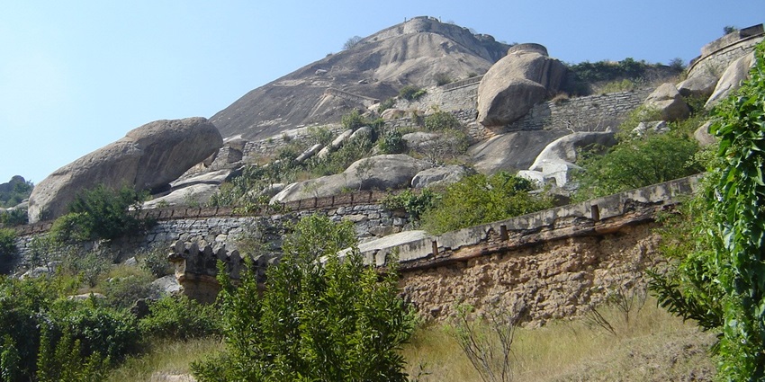 Madhugiri Fort offers scenic views and lush hills, perfect for trekking and exploring.