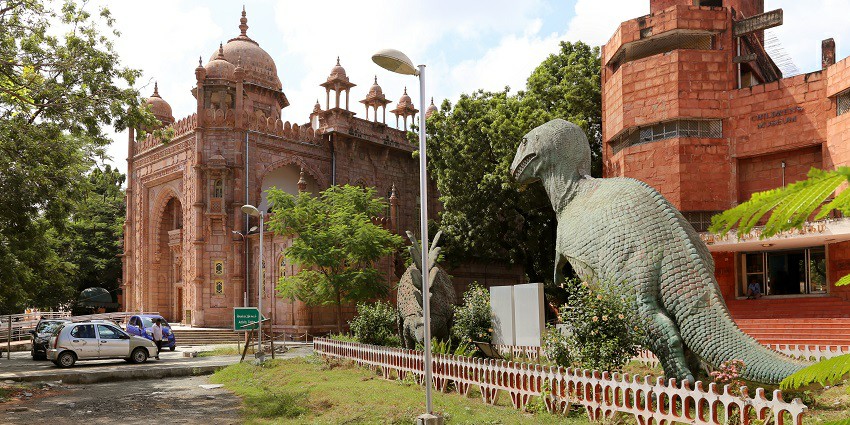 The Madurai Museum Tamil Nadu showcases historical artefacts and cultural heritage.