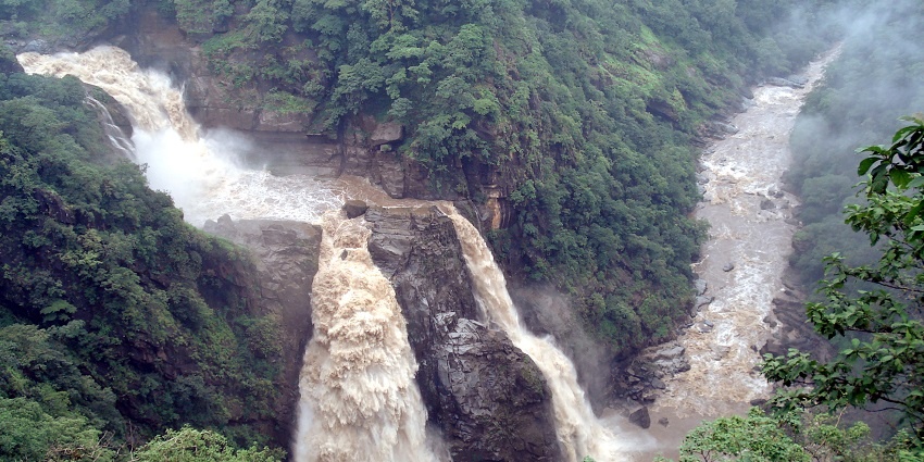 Magod Falls, a place to visit near Sirsi Karnataka, showcases beautiful views for all.