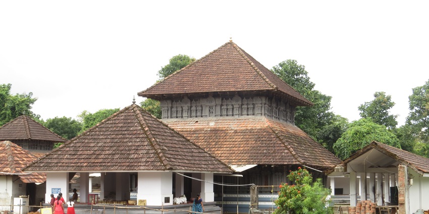 Maha Ganapathi Temple is one of the revered places to visit in Talakadu for visitors.