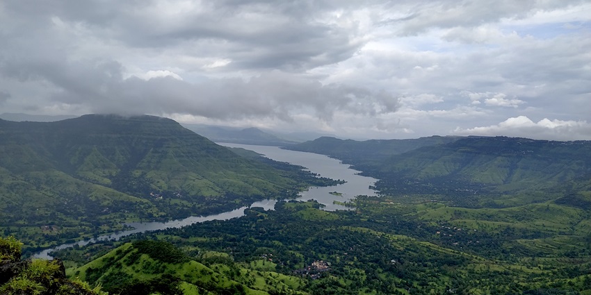 Mahabaleshwar, the hill station with strawberries, temples, viewpoints, and boating.