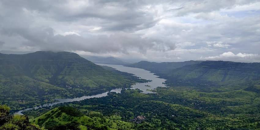 Scenic valley view point of Balakwadi Dam at Mahabaleshwar’s kate point in Maharashtra