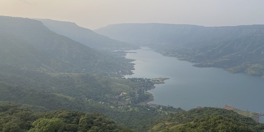 Amazing view of Mahabaleshwar, a famous place near Sawatkada Waterfalls.