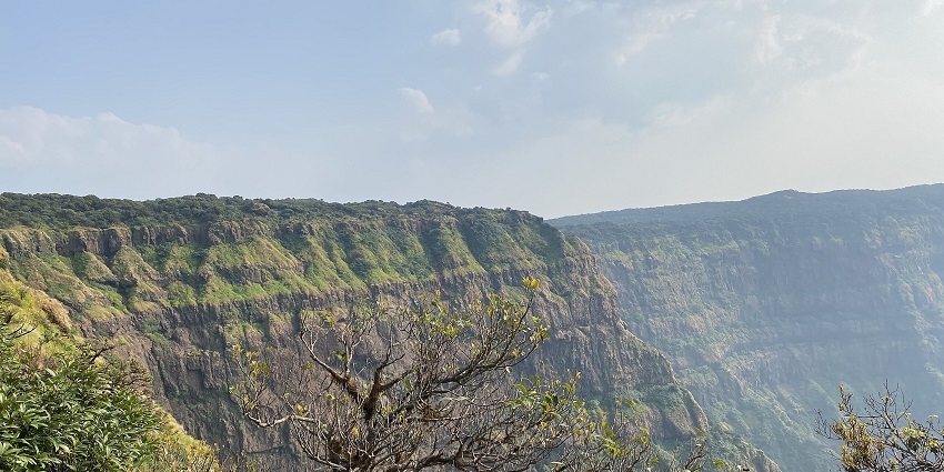 A wide-ranging view from Mahabaleshwar with top hills, a famous place near Samangad Fort