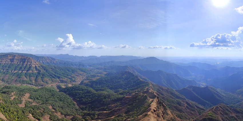 A panoramic view of the hills of Mahabaleshwar, which is one of the best places to visit near Mumbai in April