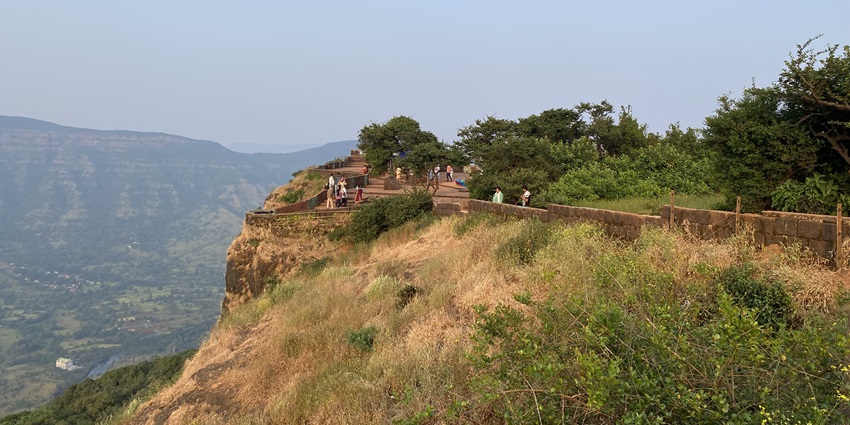 A picture of the scenic hill station in Mahabaleshwar with a shallow valley in front