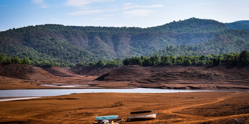 Beautiful view of Mahabaleshwar landscape featuring rolling hills and a clear sky.