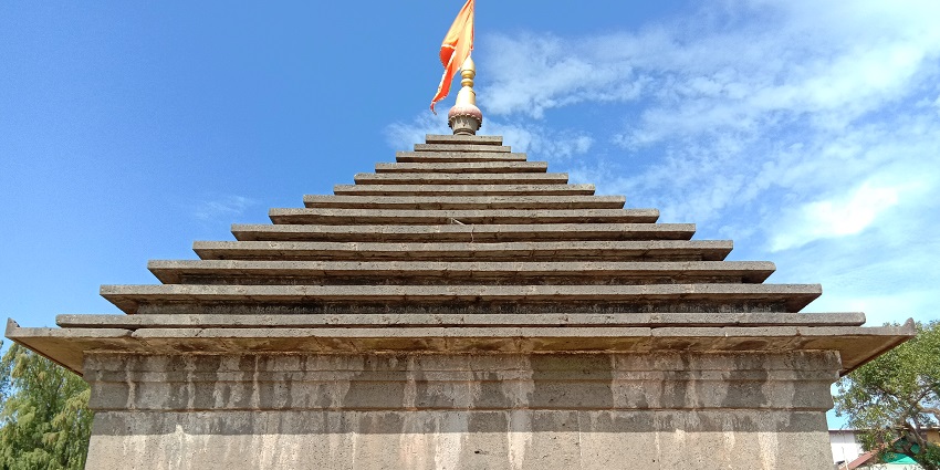 A view of the Mahabaleshwar Temple, one of the best places to visit near Mahabaleshwar.