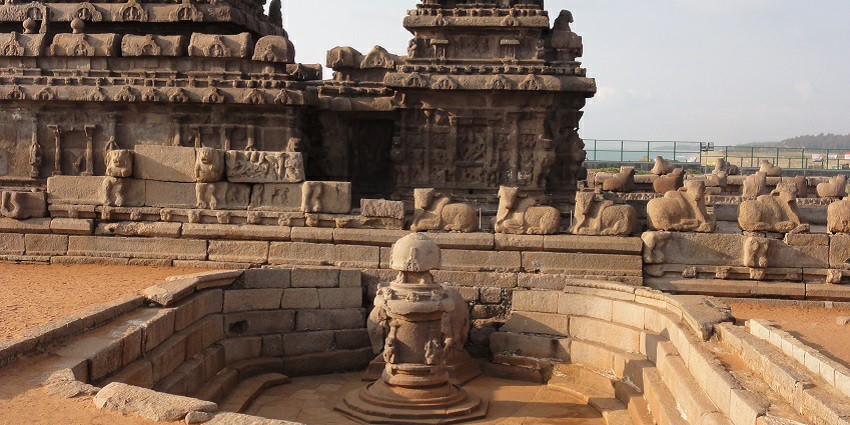 Places to visit near Kanchipuram include a UNESCO site known for its ancient rock-cut temples and sculptures