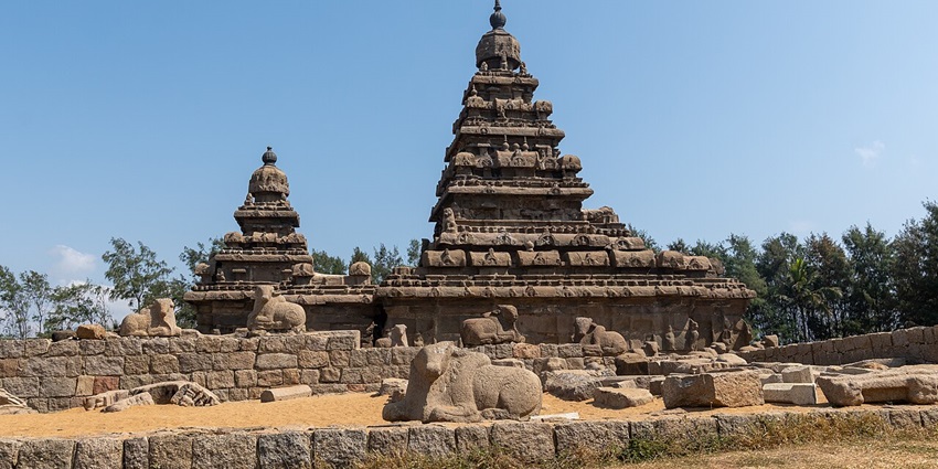 Ancient stone temple on Bay of Bengal coast, showcasing Pallava architecture and dedicated to Shiva and Vishnu deities, one of the best places to visit near Arunachalam.