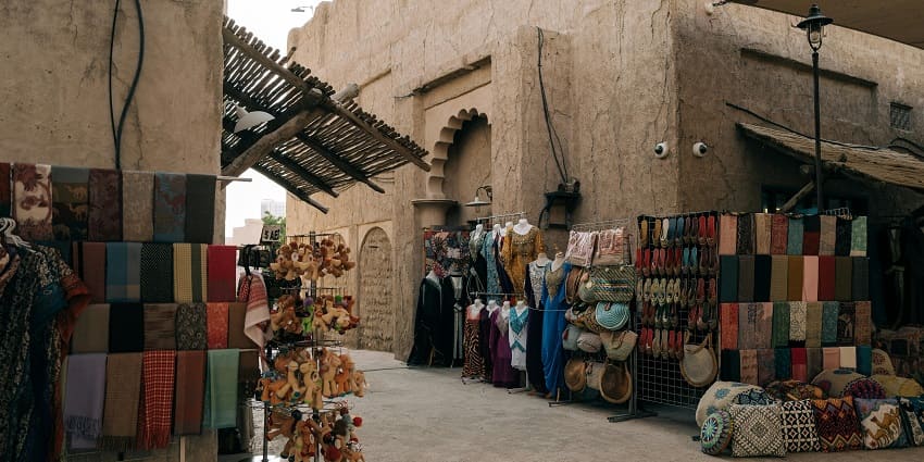 A glimpse of handicrafts being sold at the famous Mahal Market in Maharashtra.