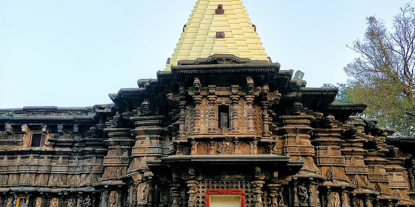 Mahalakshmi temple in Maharashtra is a sight to behold for tourists.