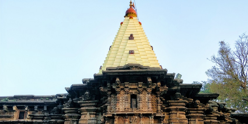 Front wide angle view of the Mahalakshmi Temple, another gem nearby