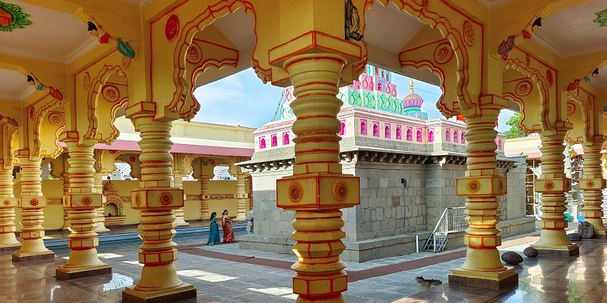Mahalaxmi temple is one of the best devi temples in Pune for travellers.