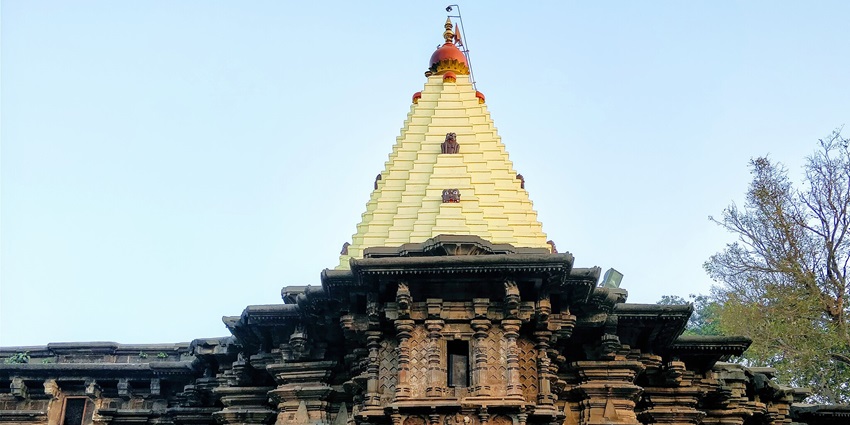 Front view of the Mahalaxmi Temple, showing the beautiful architecture