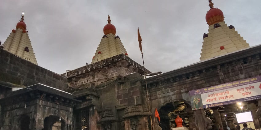 The Mahalaxmi Temple, along with the devotees, a tourist attraction near Panhala Fort.