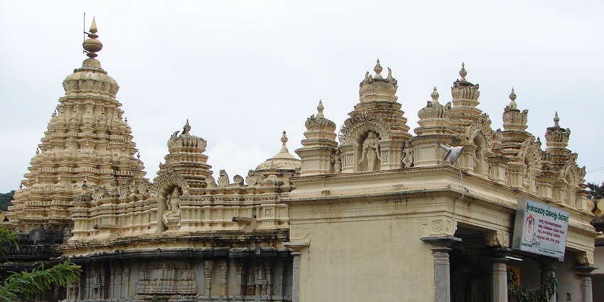 Mahalaxmi Temple, is the famous place to visit in Kalyan for couples showcasing intricate architecture