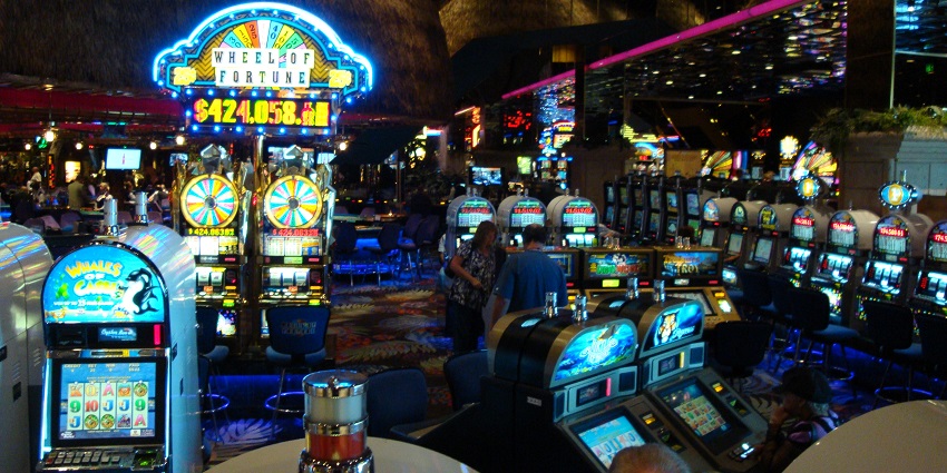 Colourful themed parties await in the Maharaja casino in Goa