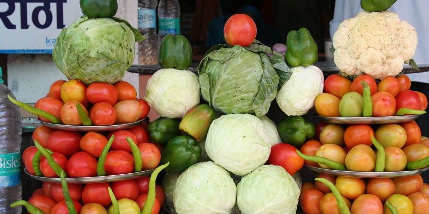 Vegetable shopping in Pune at Mahatma Phule market, the largest mandi of vegetables.