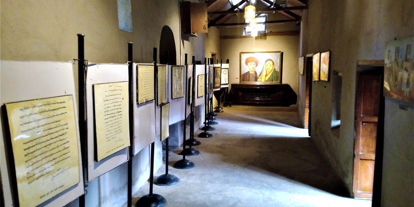 View of the historical Mahatma Phule Museum -one of the best places to visit near Shaniwar Wada.