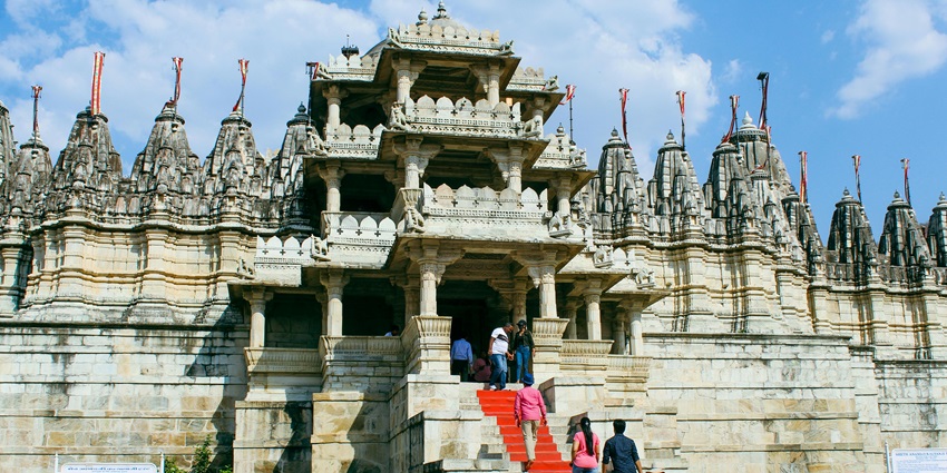 Mahavir Tapo Bhumi is one of the top Jain temples in Indore, highly revered by people.