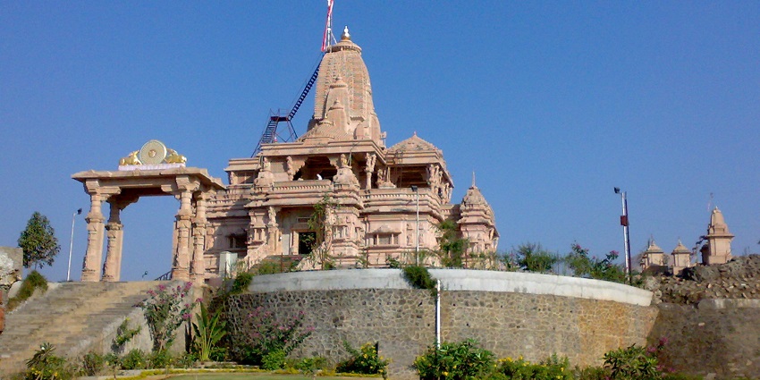 Mahavir Temple: Peaceful spiritual site with stunning Jain architecture in Karjat.