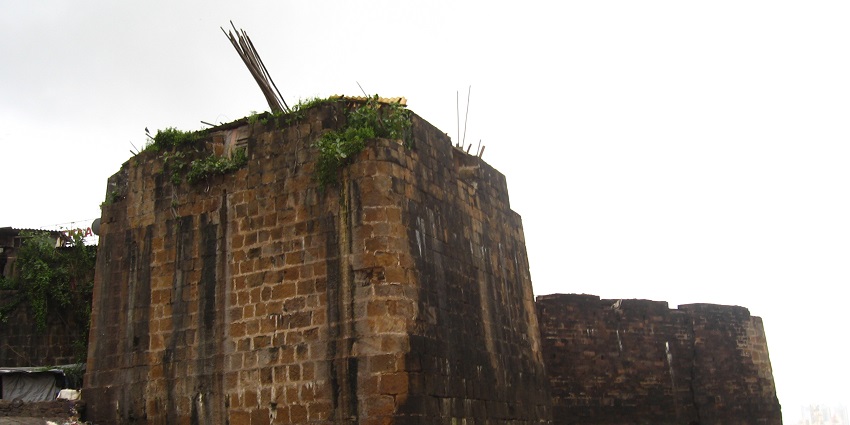 Mahim Fort, a popular tourist attraction near Sion Fort, Mumbai.