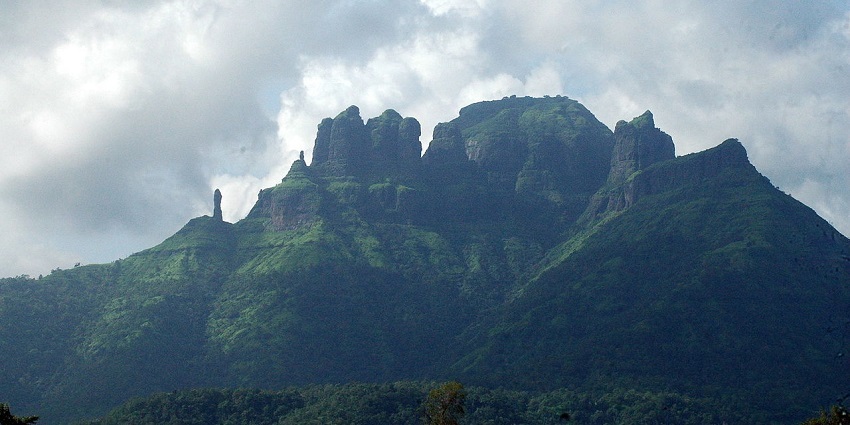A signboard in Marathi points towards the Mahuli Fort near Thane in Maharashtra.