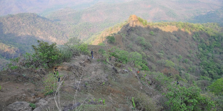 Mahuli Fort is one of the famous trekking destinations among adventure seekers.