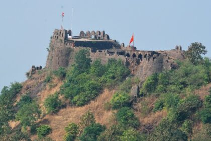 Mahur Fort, a historic tourist attraction in Maharashtra, surrounded by lush green hills