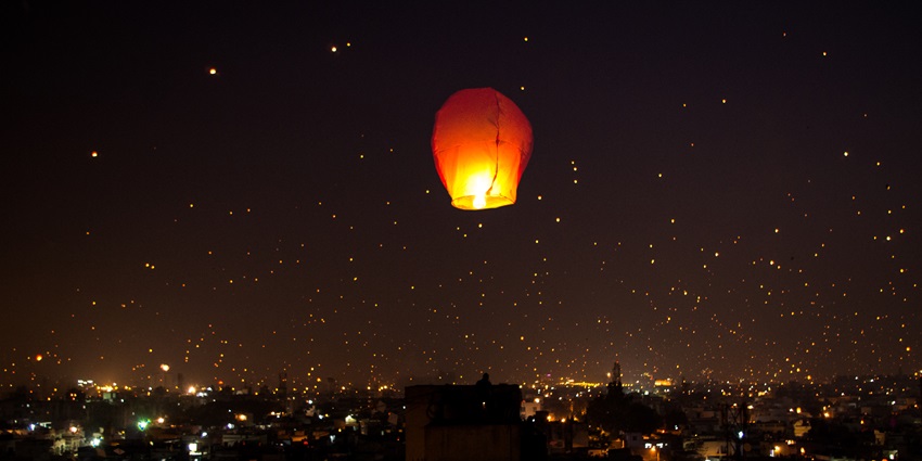 A picture of Rajasthan’s night sky filled with sky lanterns during Makar Sankranti celebrations