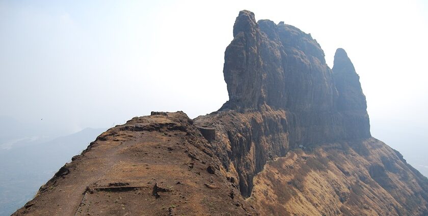 Malanggad Fort, the historical site with trekking and stunning views in Maharashtra.