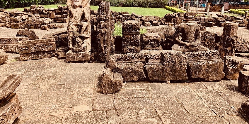 Malhar is an ancient town of Chhattisgarh, home to several shrines, forts and ruins.