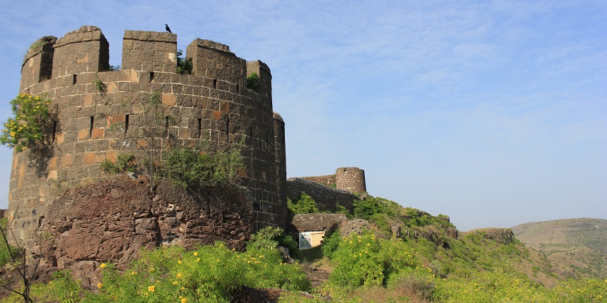 mage of a bastion of Malhargad fort, surrounded by verdant landscapes and hills