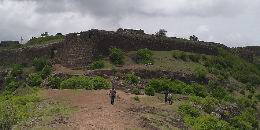 Malhargad Fort is one of the most picturesque places to visit for every traveller.