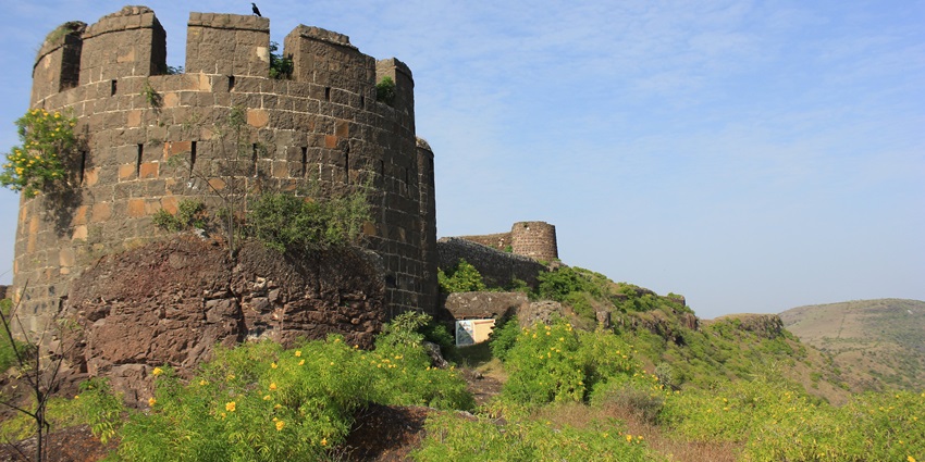 As Malhargad is the newest fort in Mahrashtra, much of the fortifications are still standing