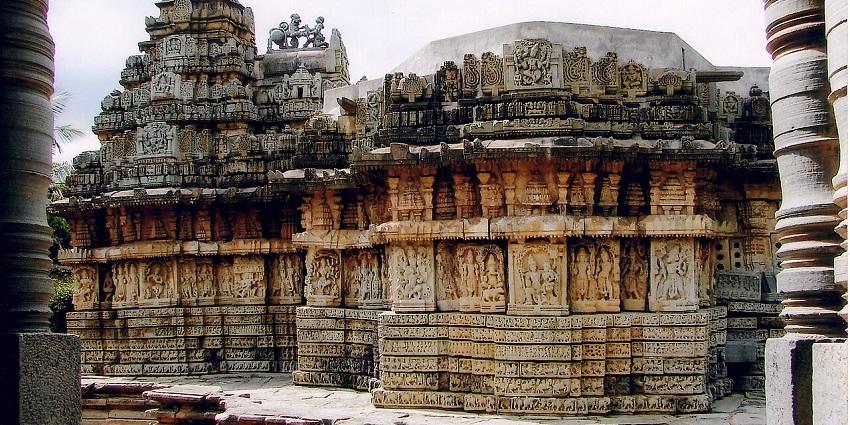 Malikarjun Temple features ancient architecture, exquisite carvings, and serene atmosphere.