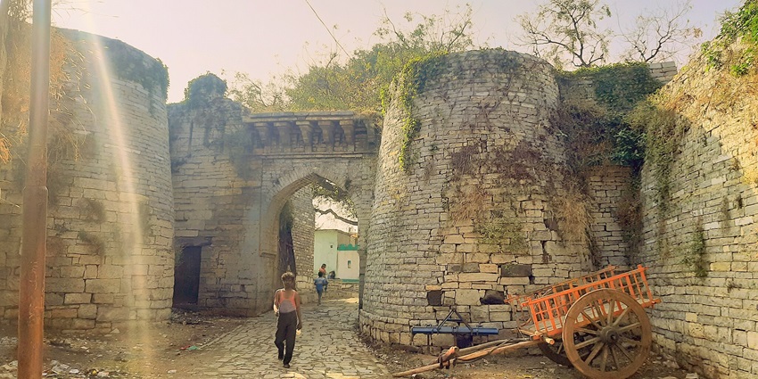 Image of 14th-century fort with panoramic views and hiking trails.