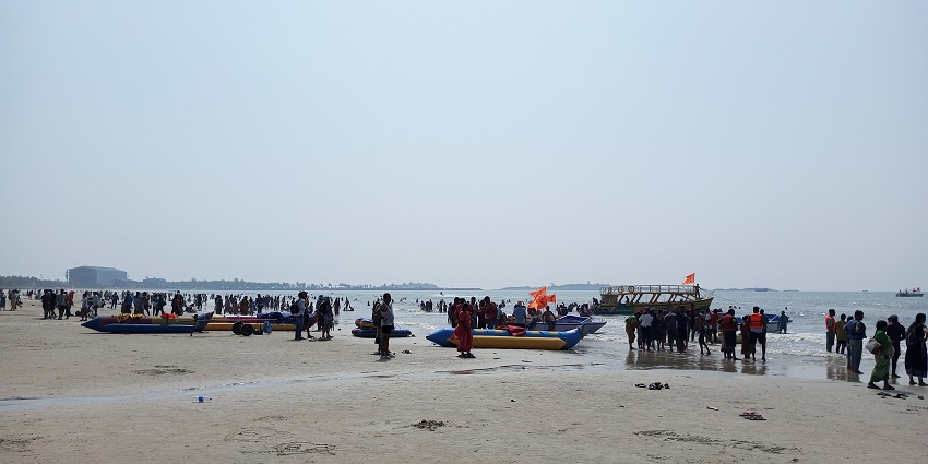 An image of a peaceful Malpe Beach which is one of popular places to visit near Udupi.