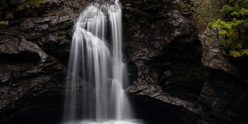These cascading falls are among the best places to visit in Malshej Ghat, Maharashtra.