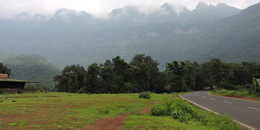 A scenic view of the Malshej Ghat, one of the idyllic places to visit near Igatpuri.