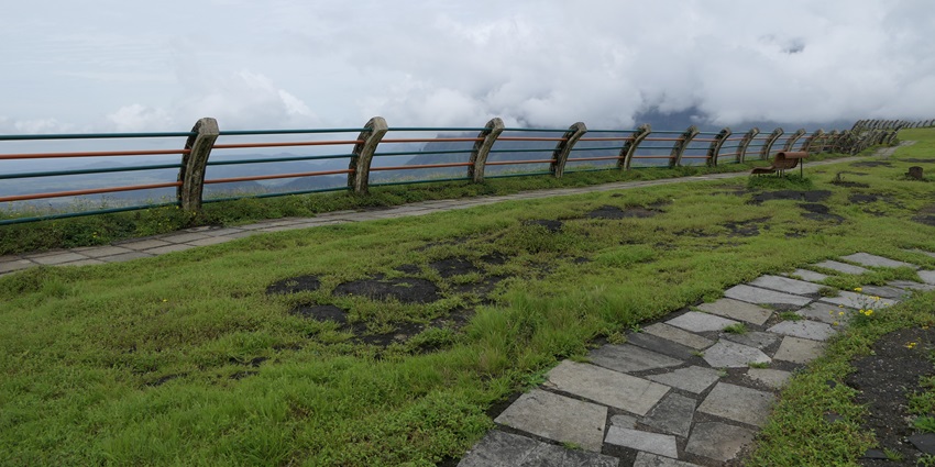 A scenic picture of Malshej Ghat offering mesmerising views of the Western Ghats