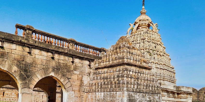 A glimpse of the famous Solapur Bhuikot Fort near Shivsrushti Killa Akluj Fort.