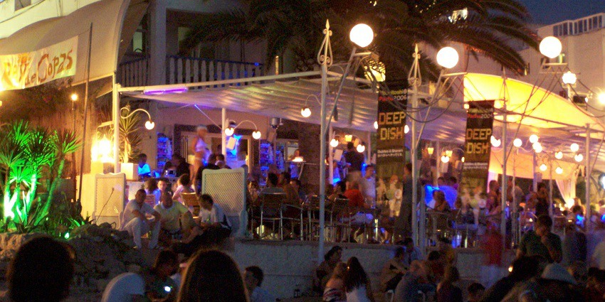 Mambo’s, a chill party place in North Goa, offers international DJ nights