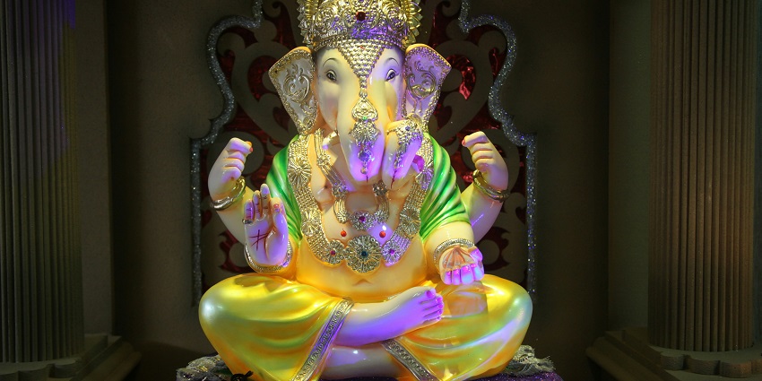 Manacha Ganpati Temple is a top religious centre where you can enjoy the Ganesh Visarjan procession