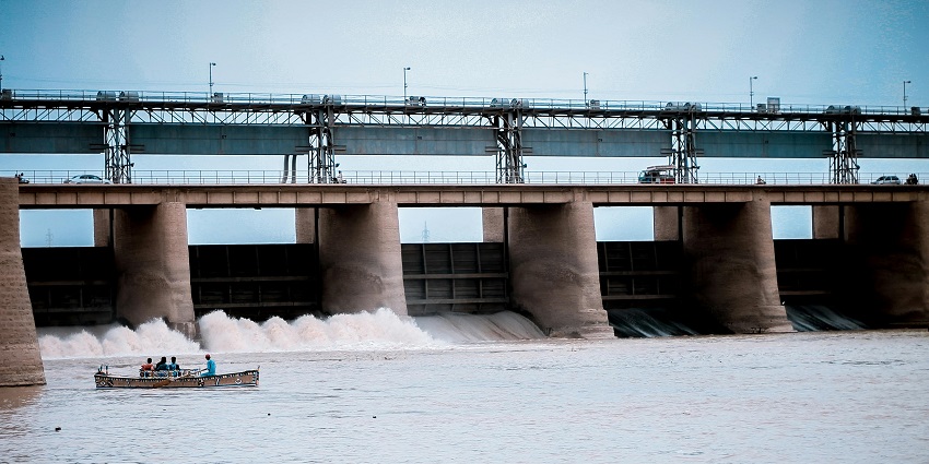 Manalar Dam is a site on remote location attracting tourists for its serene ambience.