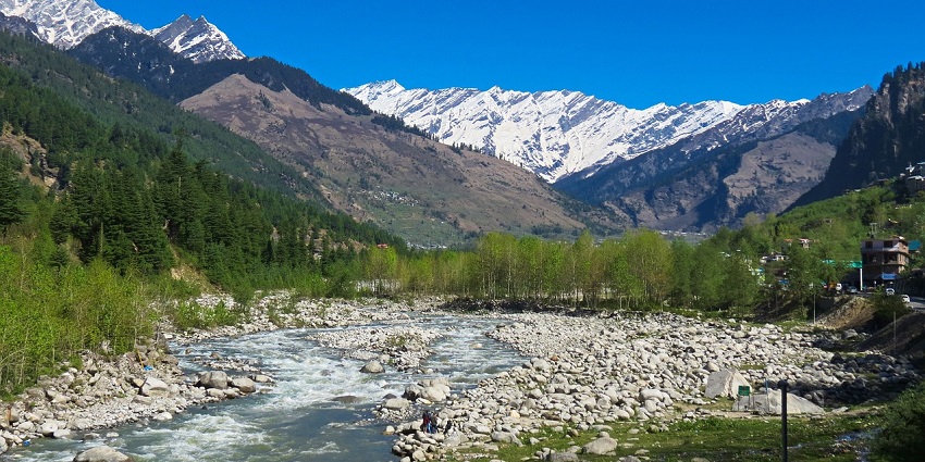 Manali is one of the most scenic and beautiful weekend places near Chandigarh