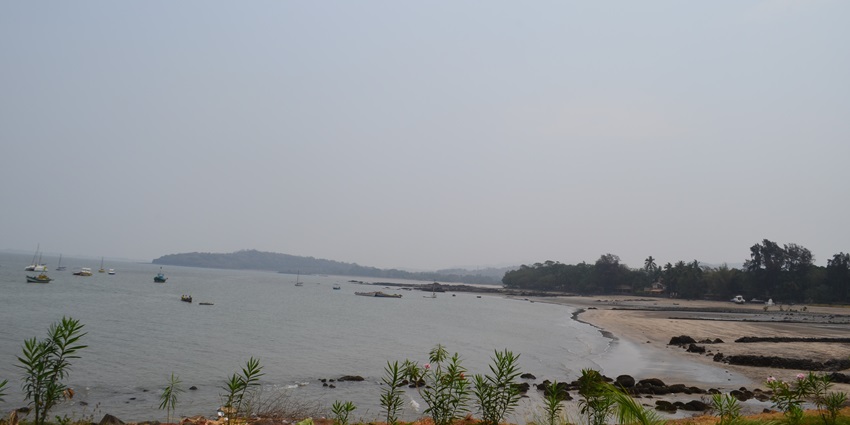 Mandwa Beach, a popular tourist attraction near Khanderi Fort.