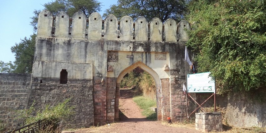 Explore the ancient ruins at Manikgad Fort, a popular place near Irshalgad Fort.